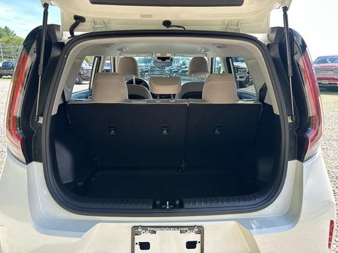 Used 2025 Kia Soul LX FWD image 13
