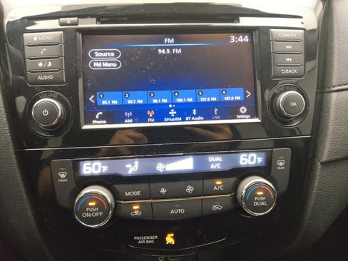Used 2019 Nissan Rogue SV AWD/4WD image 25