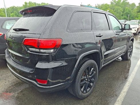 Used 2019 Jeep Grand Cherokee Altitude AWD/4WD image 4