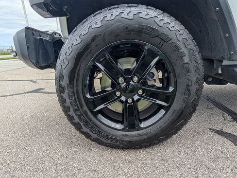 Used 2022 Jeep Wrangler Unlimited Sahara AWD/4WD image 27
