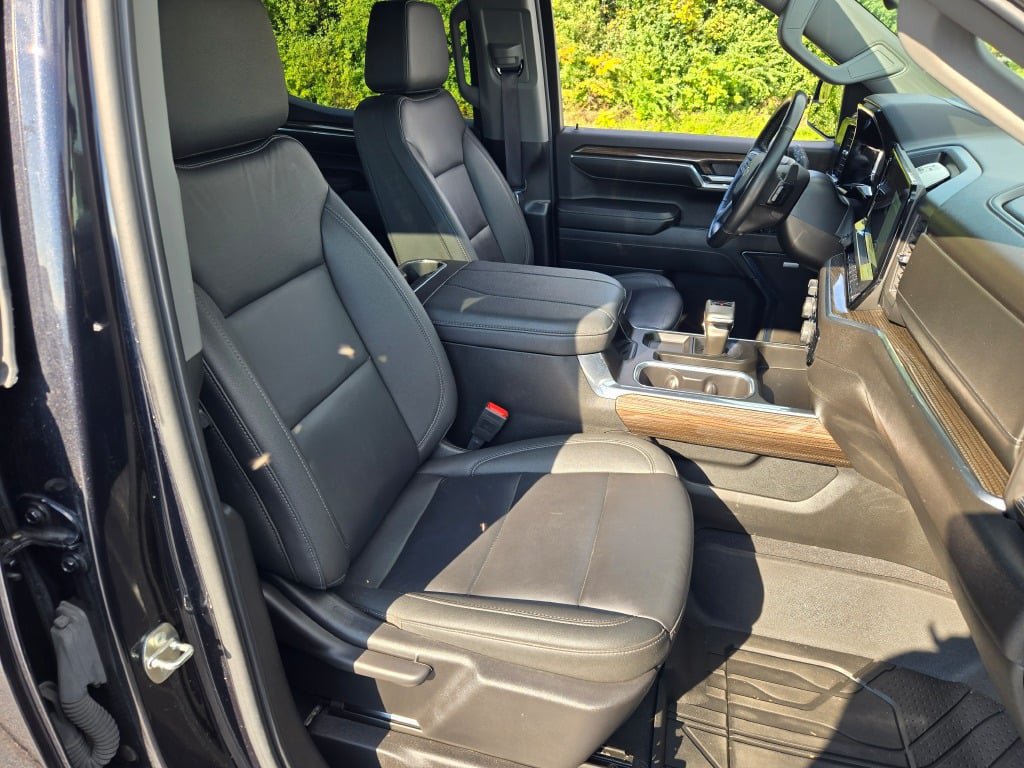 Used 2024 Chevrolet Silverado 1500 RST w/ Convenience Package II AWD/4WD image 6