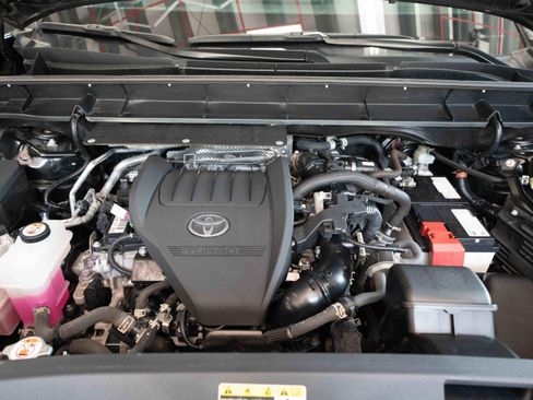Used 2024 Toyota Highlander Limited FWD image 32