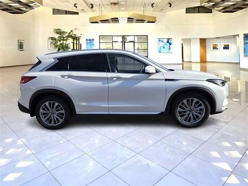 New 2025 INFINITI QX50 Luxe image 8
