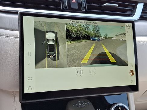 Certified 2025 Jaguar F-PACE R-Dynamic S image 18