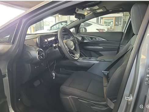 Used 2025 Chevrolet Equinox EV LT FWD image 8