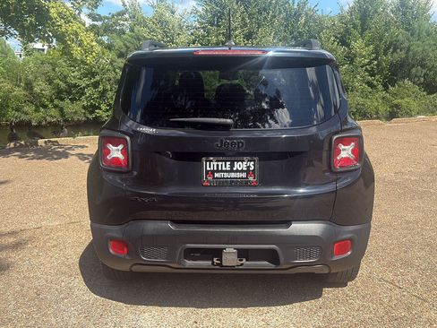 Used 2016 Jeep Renegade Latitude AWD/4WD image 6