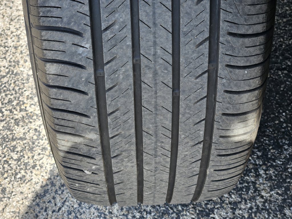 Used 2024 Ford Explorer XLT AWD/4WD image 11