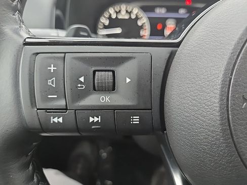 Used 2025 Nissan Pathfinder SL AWD/4WD image 14