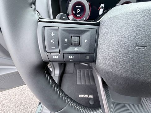 Used 2026 Nissan Rogue SL AWD/4WD image 14