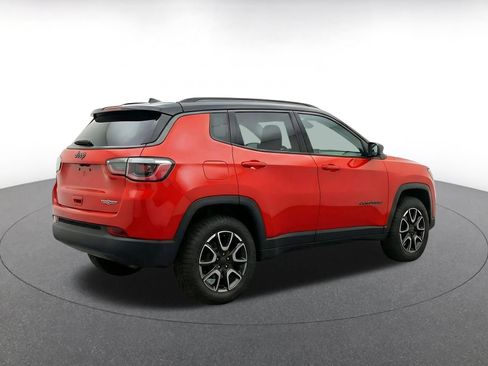 Used 2025 Jeep Compass Trailhawk AWD/4WD image 8