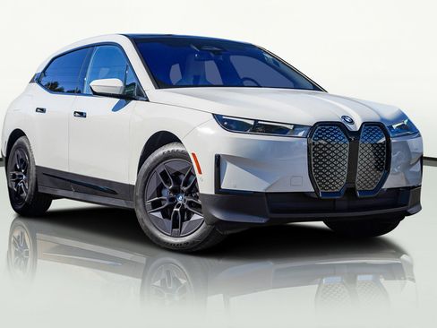 Used 2025 BMW iX xDrive50 image 35