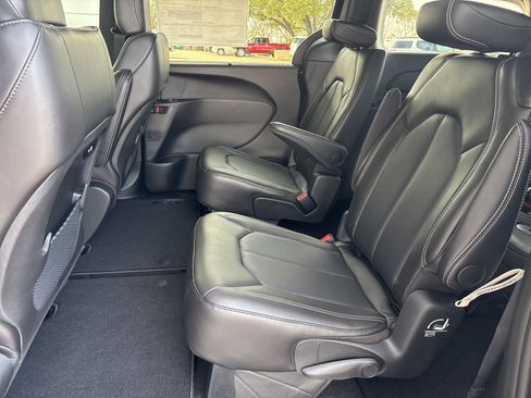 New 2026 Chrysler Pacifica Select w/ S Appearance Package FWD image 13