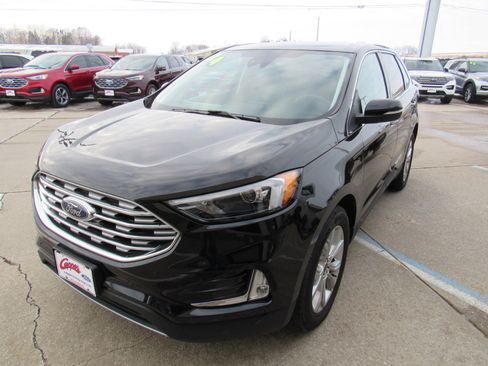 Used 2024 Ford Edge Titanium image 3