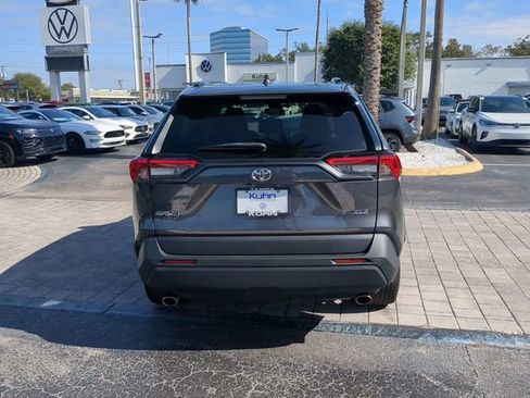 Used 2022 Toyota RAV4 XLE Premium image 5