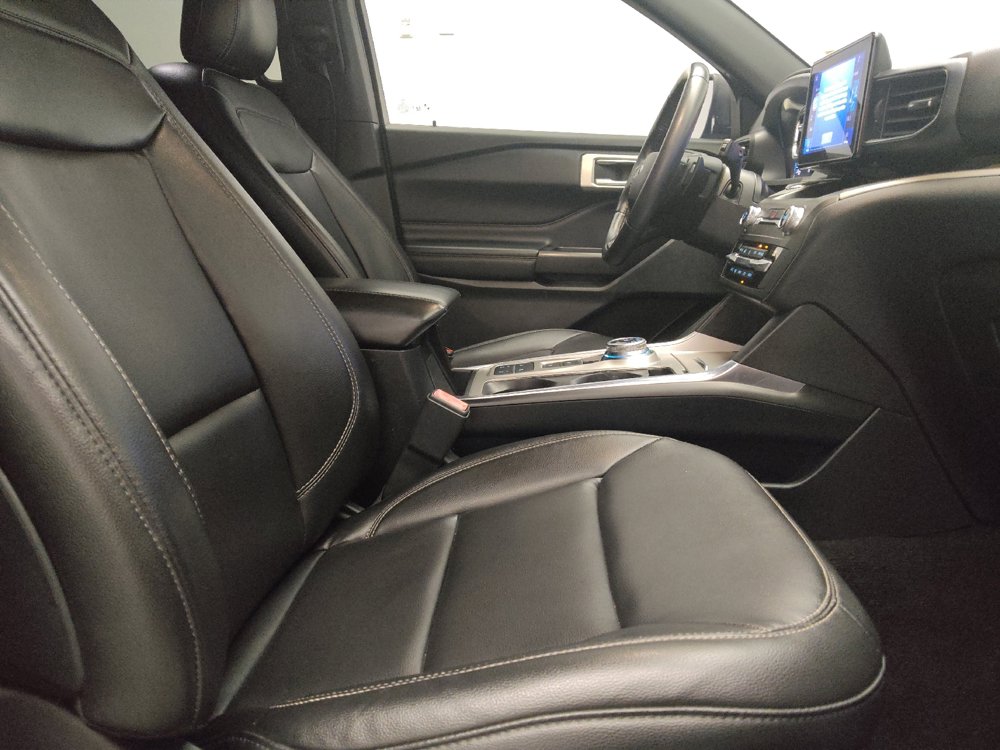 Used 2020 Ford Explorer XLT w/ Equipment Group 202A RWD image 21
