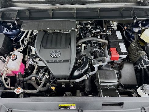 Certified 2025 Toyota Highlander XLE image 11