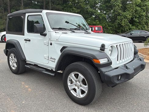 Used 2020 Jeep Wrangler Sport AWD/4WD image 5
