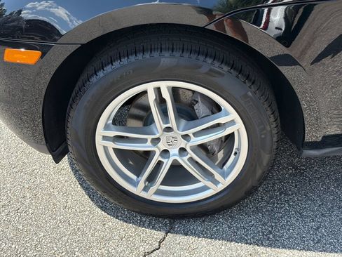Used 2018 Porsche Macan AWD/4WD image 11