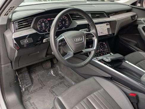 Used 2023 Audi e-tron Premium Plus w/ Premium Plus Package AWD/4WD image 15