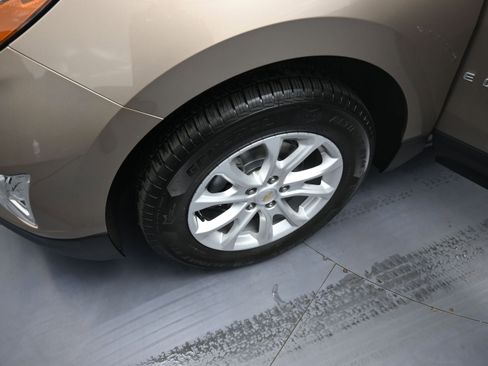 Used 2018 Chevrolet Equinox LT w/ Sun & Infotainment Package AWD/4WD image 17