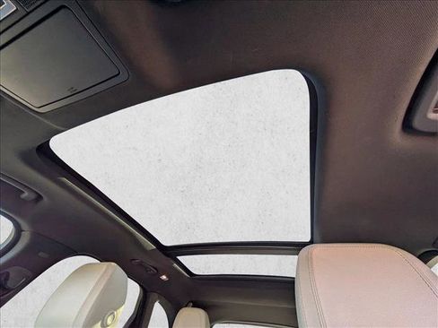 Used 2017 Jaguar F-PACE Prestige image 16