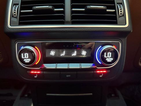 Used 2017 Audi Q7 3.0T Prestige image 38