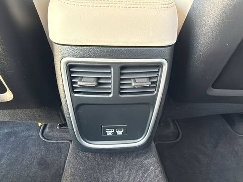 Used 2018 Chrysler 300 Touring L RWD image 27