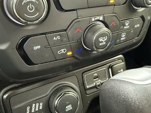 Used 2023 Jeep Renegade Altitude w/ Convenience Group I image 29