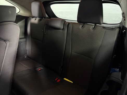Used 2022 Toyota Highlander LE image 18