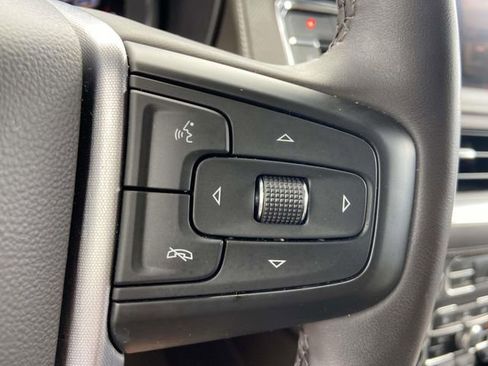 Certified 2024 GMC Yukon XL SLT w/ SLT Luxury Package AWD/4WD image 18