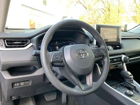 Used 2025 Toyota RAV4 LE image 33