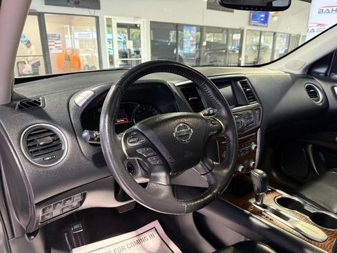 Used 2020 Nissan Pathfinder Platinum image 33