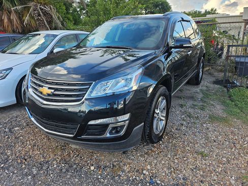 Used 2015 Chevrolet Traverse LT image 1