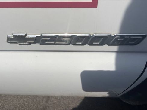 Used 2004 Chevrolet Silverado 2500 W/T w/ Skid Plate Package AWD/4WD image 10
