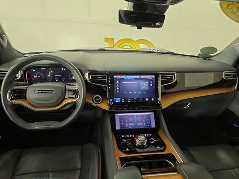 Used 2023 Jeep Grand Wagoneer L Series II w/ Premium Group II image 15