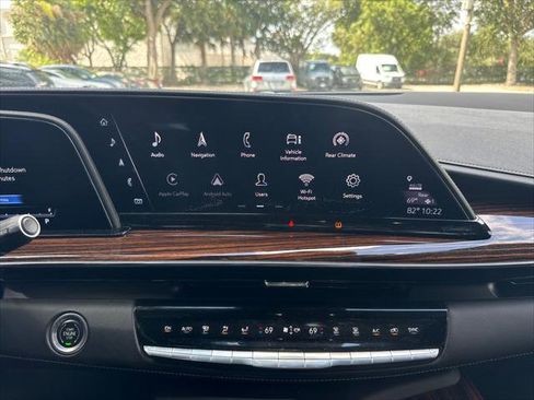 Used 2021 Cadillac Escalade ESV Premium Luxury w/ LPO, Illumination Package AWD/4WD image 26