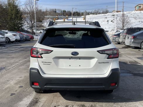 Used 2023 Subaru Outback Premium image 4