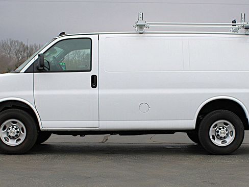 Used 2024 Chevrolet Express 2500 w/ Driver Convenience Package image 6