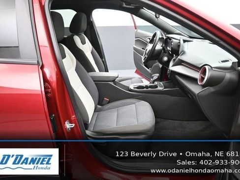 Used 2024 Chevrolet Trax RS w/ Sunroof Package FWD image 40