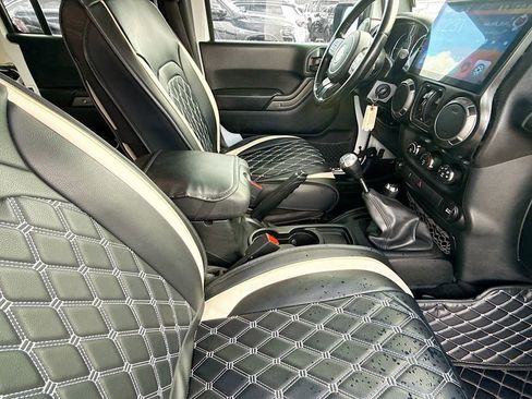 Used 2017 Jeep Wrangler Unlimited Sport AWD/4WD image 33
