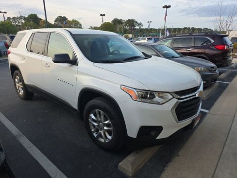Used 2021 Chevrolet Traverse LS image 4