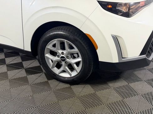 Used 2025 Kia Soul LX w/ LX Technology Package FWD image 13
