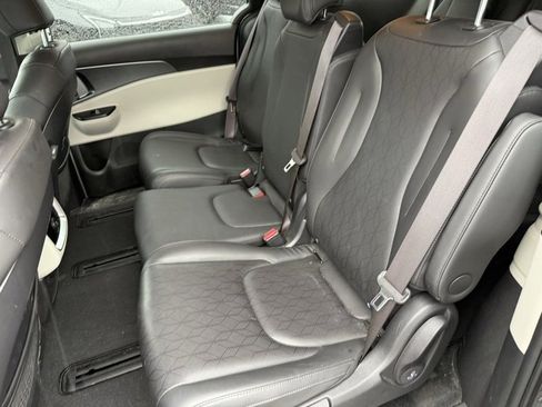 Certified 2023 Kia Carnival LX image 10