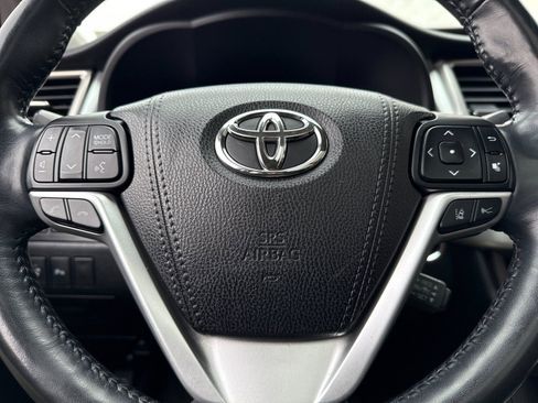 Used 2018 Toyota Highlander image 26