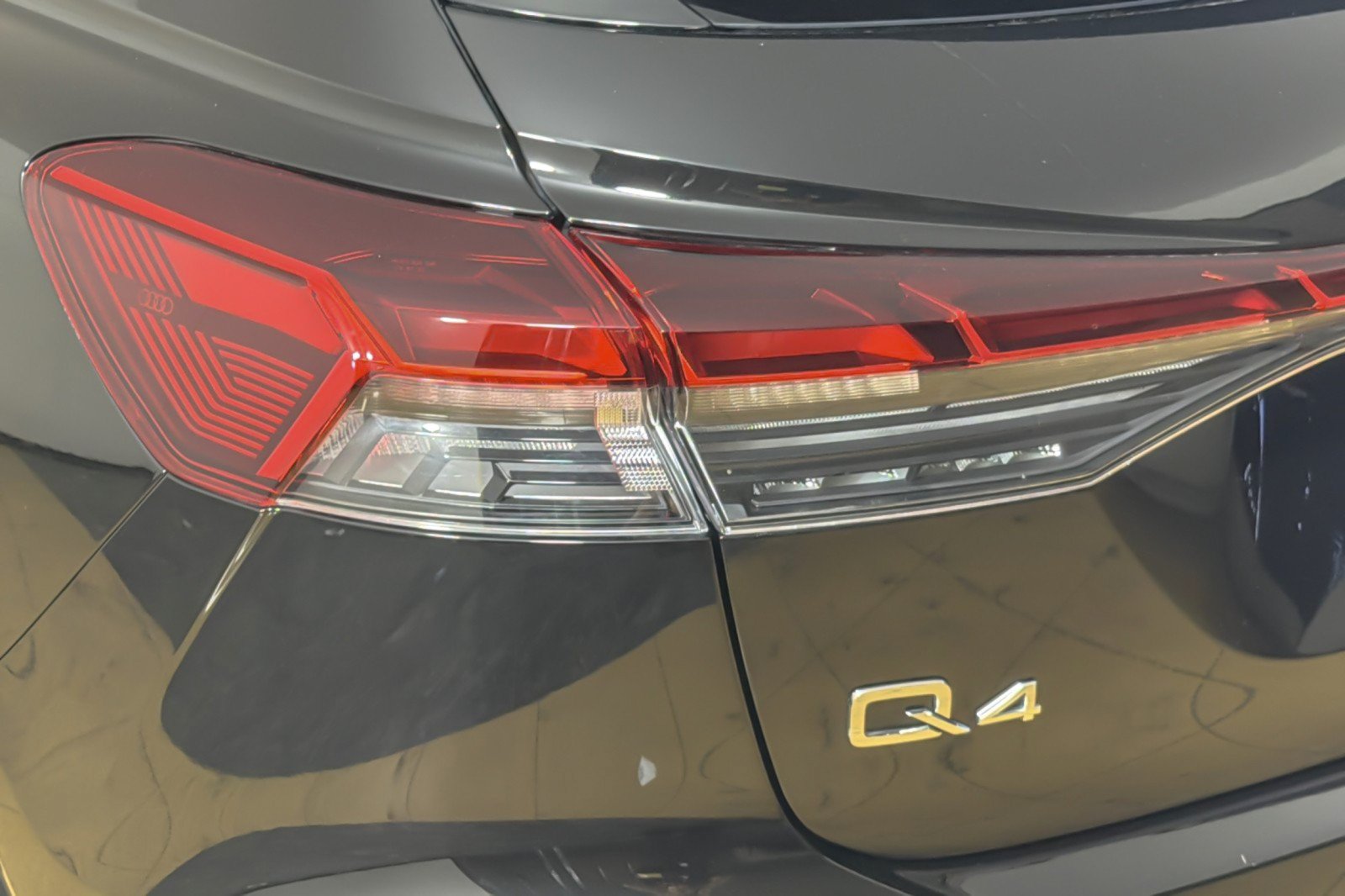 Certified 2024 Audi Q4 e-tron Premium Plus w/ Premium Plus AWD/4WD image 25
