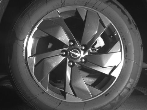 Used 2025 Nissan Rogue SV image 14