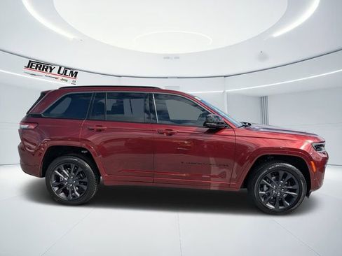 New 2026 Jeep Grand Cherokee Limited AWD/4WD image 2