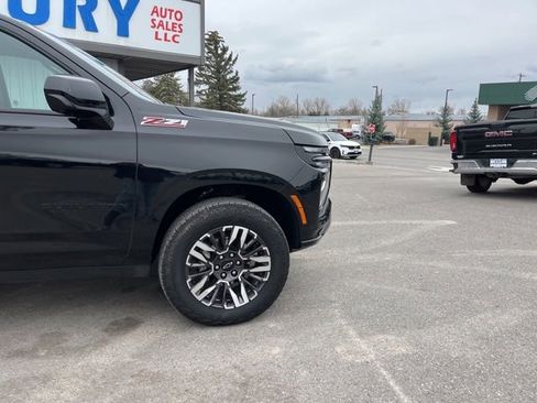 Used 2025 Chevrolet Suburban Z71 image 13