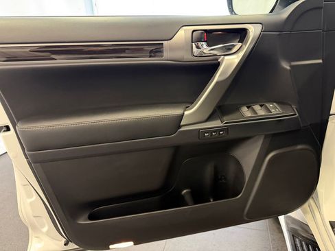 Used 2023 Lexus GX 460 Premium w/ Accessory Package AWD/4WD image 15