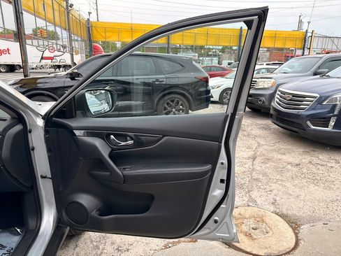 Used 2019 Nissan Rogue SL w/ Premium Package AWD/4WD image 23